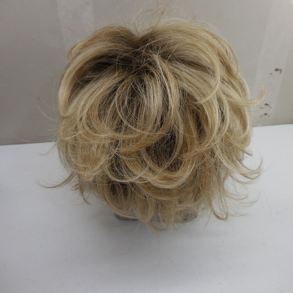 Raquel Welch Short Blonde Layered Synthetic Wig Rooted Textured Pixie Cut Japan - Picture 4 of 11